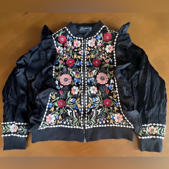 πHPπ Zara Embroidered & Beaded Flowers with Ruffle Sleeve Zip Up Bomber Jacket - Picture 2 of 12